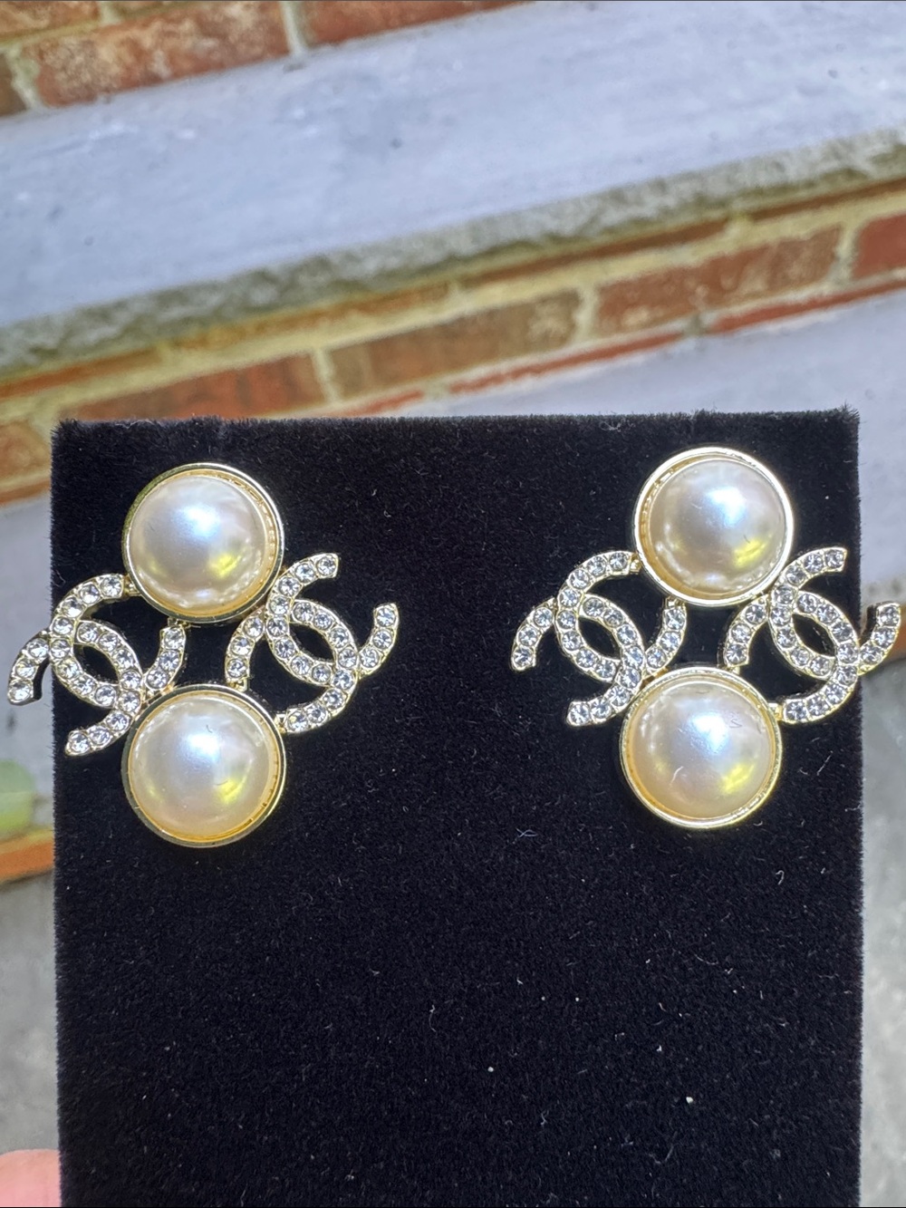 Earrings stud